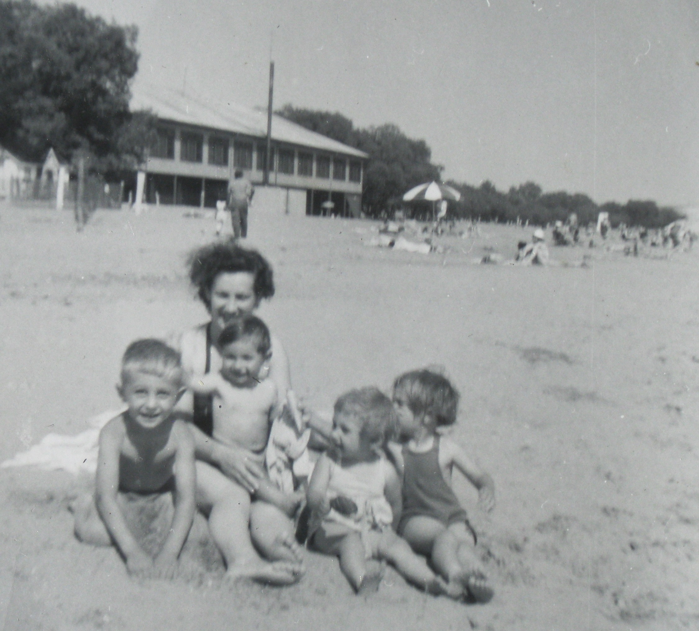 4 kids with mom at beach
